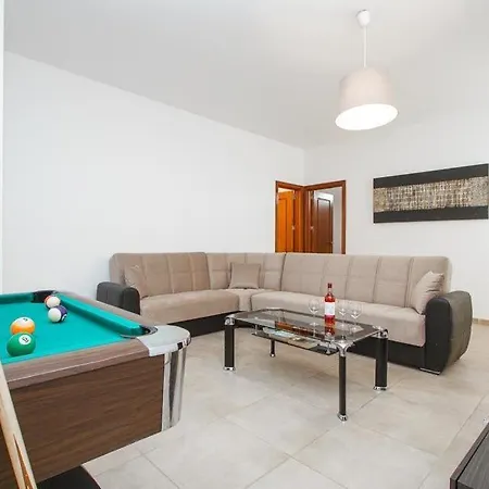 Playa Blanca Sleeps 10 With Pool Air Con And Wifi Πλάγια Μπλάνκα