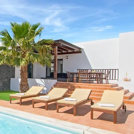 Playa Blanca Sleeps 10 With Pool Air Con And Wifi Βίλα Πλάγια Μπλάνκα