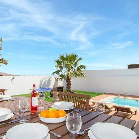 Βίλα Playa Blanca Sleeps 10 With Pool Air Con And Wifi Πλάγια Μπλάνκα