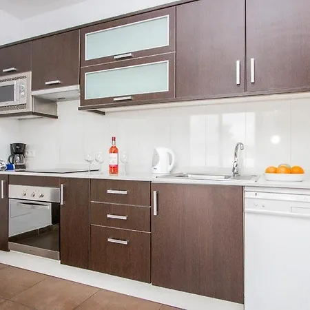 Βίλα Playa Blanca Sleeps 10 With Pool Air Con And Wifi