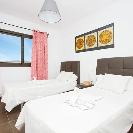 Playa Blanca Sleeps 10 With Pool Air Con And Wifi